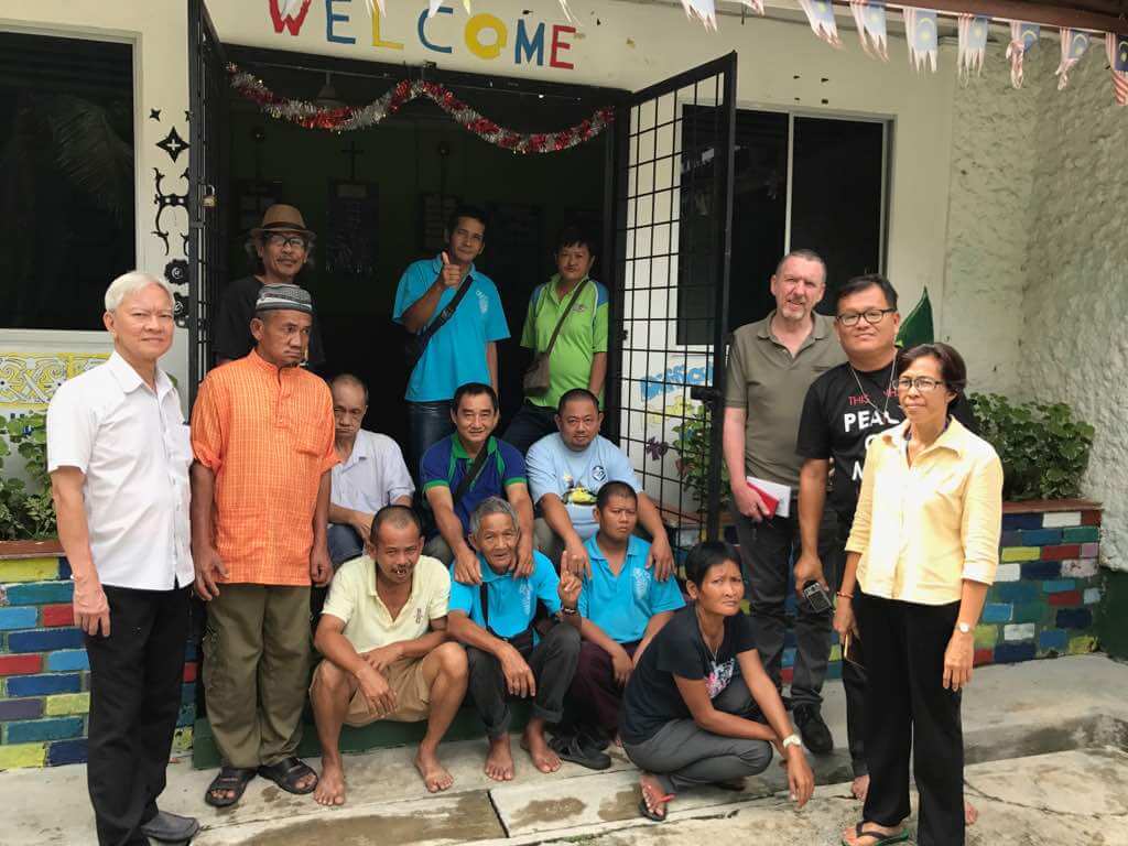 Half-way Home residents with Mr Chai Shoon Thong, the past Kuching Branch Chairman (most left), Pn Remi Inggor (most right) and the Half-way Home founder, Mr Michael Bowman (standing third from the right).